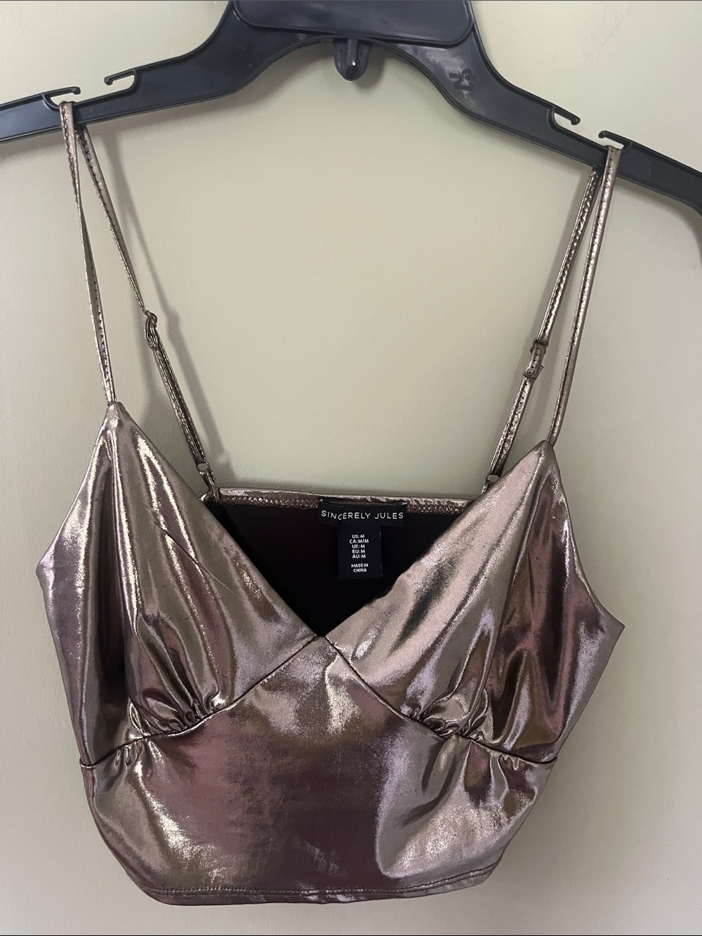 NWOT Sincerly Jules Metallic Crop Top Cami with Adjustable Straps. Size M.